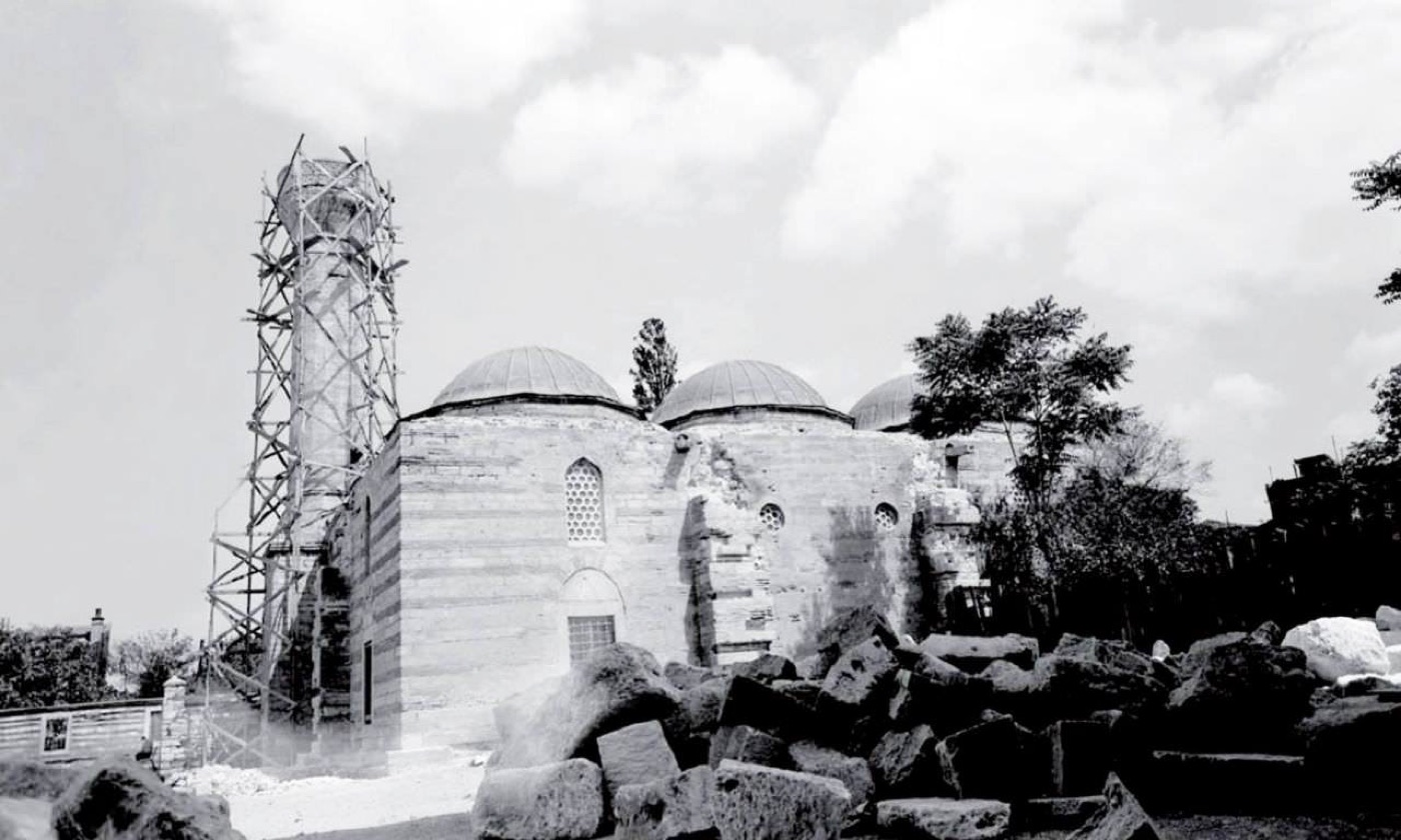 zincirlikuyu atik ali pasa camii minaresi onarilirken 1940li yillar